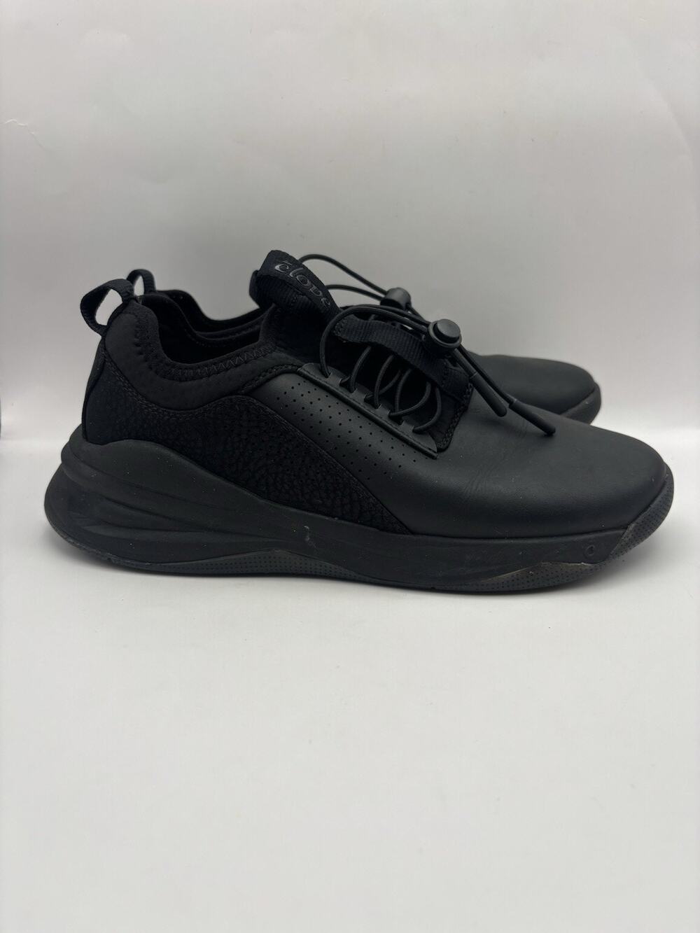 Clove Classic Black Nursing Sneakers Women Size 7.5